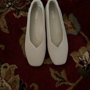 Vivaia Women's Margot 2.0 Square-Toe V-Cut Flats Classic Size 8